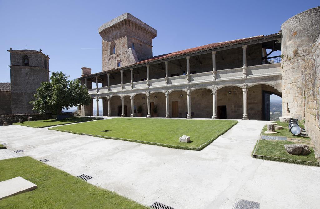 Parador Castillo de Monterrey Exterior foto