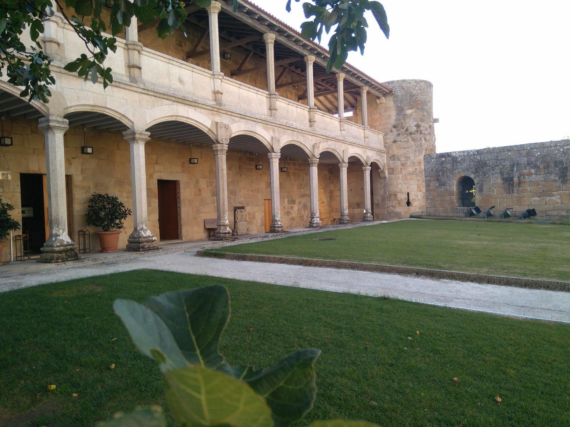 Parador Castillo de Monterrey Exterior foto