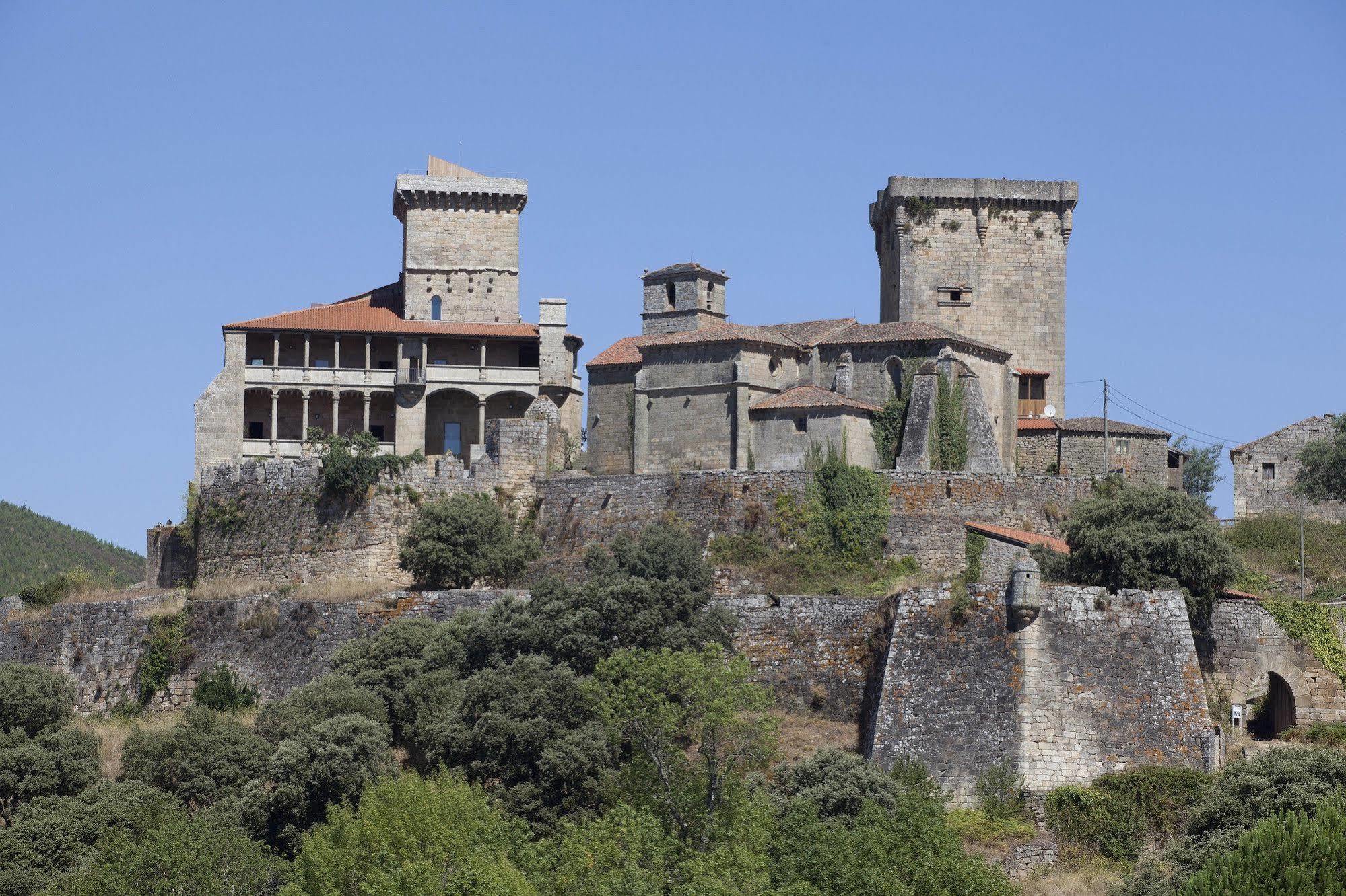 Parador Castillo de Monterrey Exterior foto
